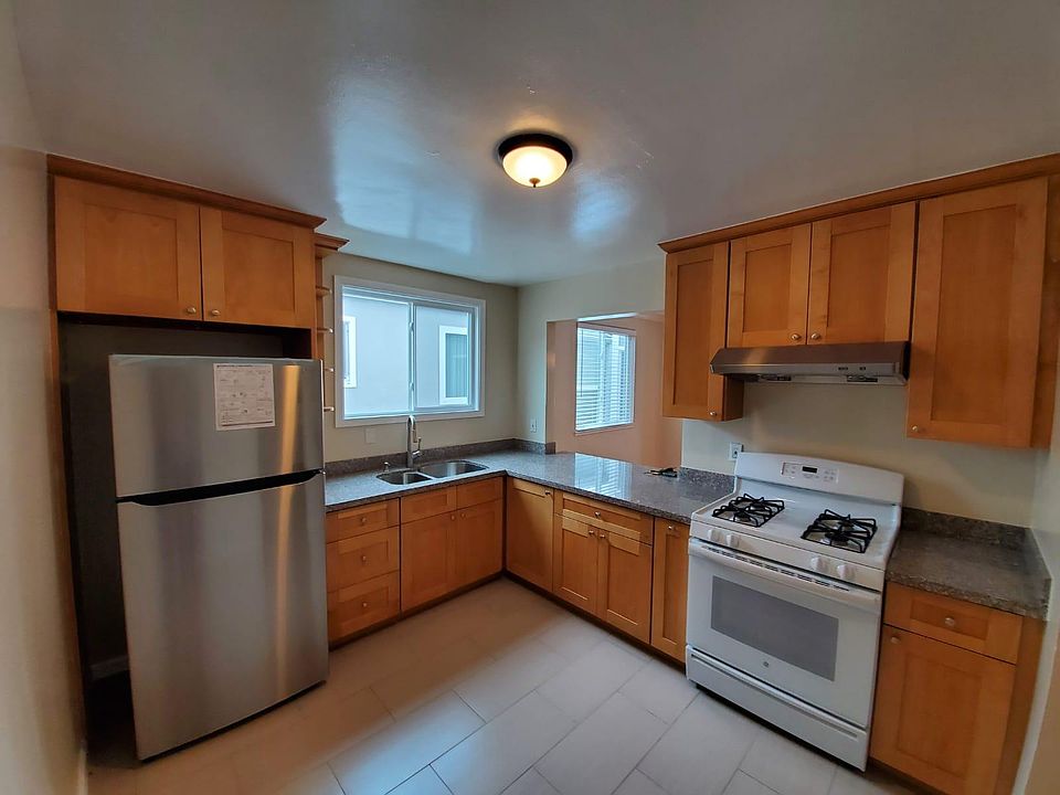 1st image of 120 Huntington Dr