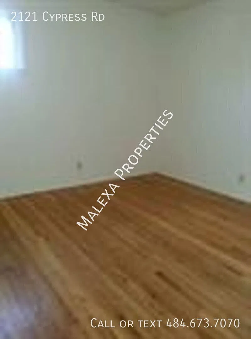 Single Family home w/off street parking, 3 bedrooms and 1.5 bathrooms — Photo 4