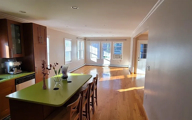30-32 Freeman Ave #2 — Photo 4