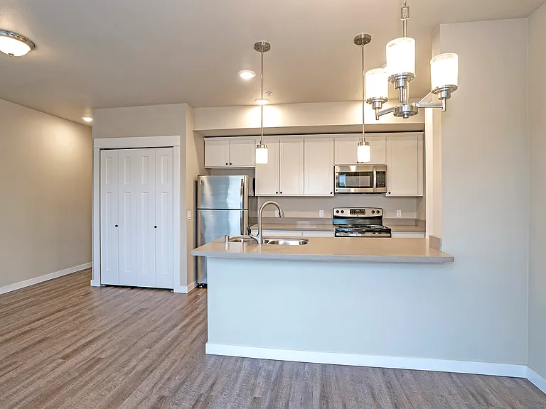 627 N Fife St — Photo 23