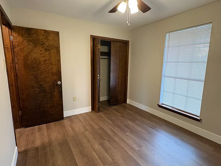 2730 S Meadowood Ave — Photo 12