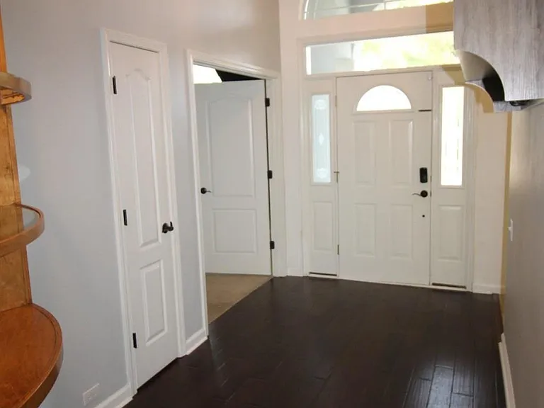 9850 Rail Cir — Photo 8