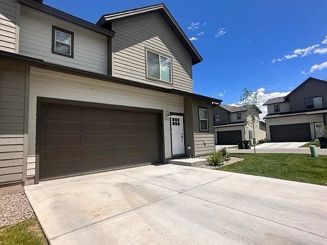 808 Chickadee Ln — Photo 2