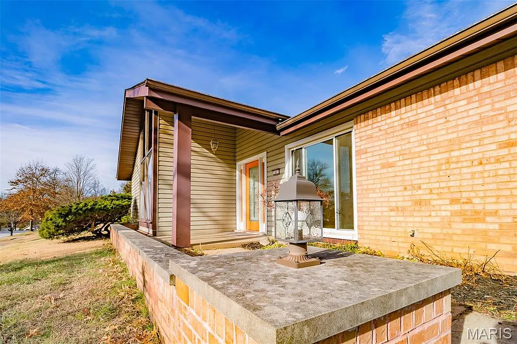 3 bed, 2.0 bath, 2140 sqft, $2,500 — Photo 3