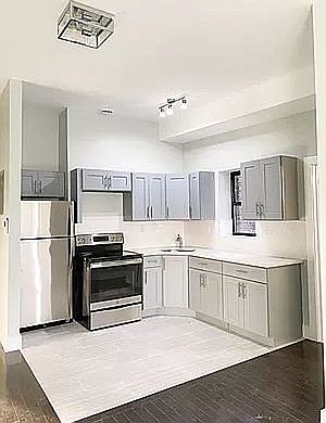 5th image of 2850 W 17th St #3F1