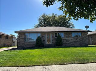 9621 Melody Ln, Brooklyn, OH 44144