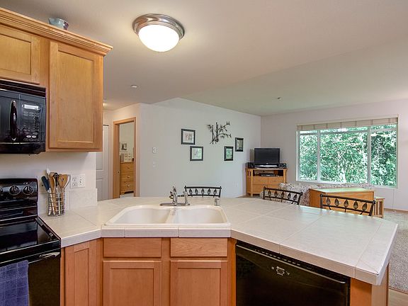 4th image of 23932 NE 115th Ln #202