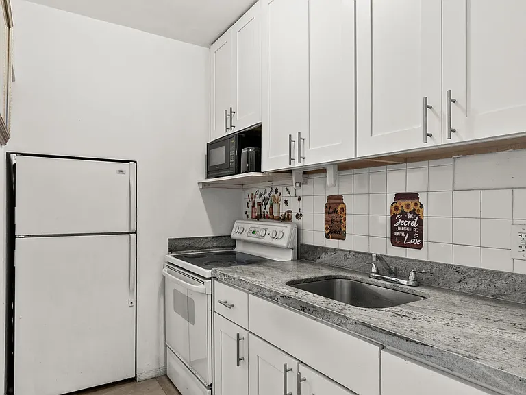 1021 NE 24th Ave #12 — Photo 18