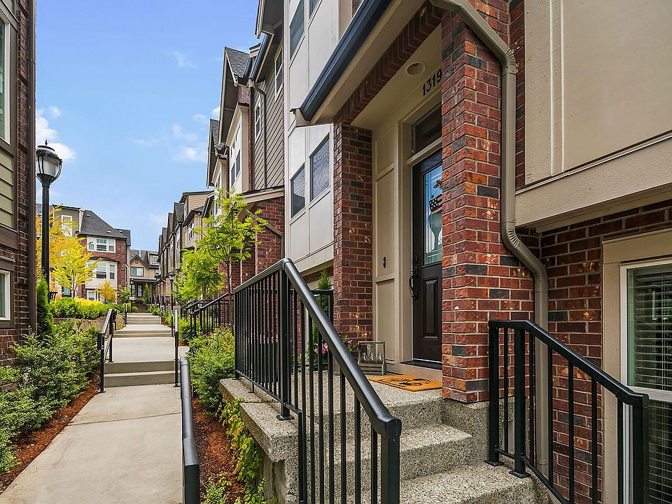1st image of 1319 Greenwich Walk NE