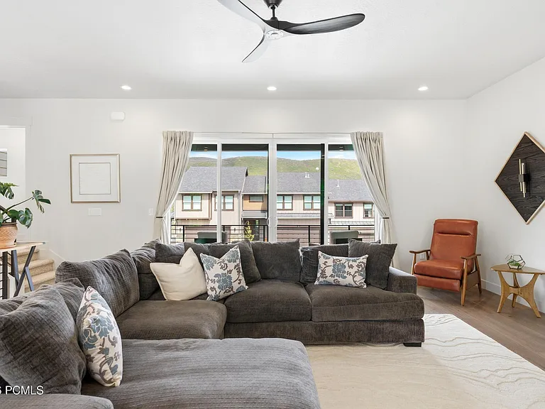 519 W Ascent Dr — Photo 18