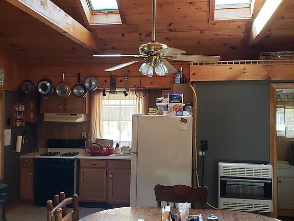 4th image of 36 Lyons Ln