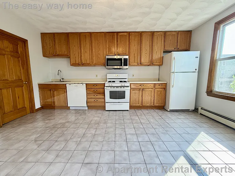 1236 Cambridge St #3R — Photo 3