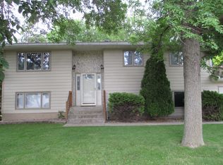 538 7th St NE, Watertown, SD 57201