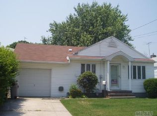 43 Lenox Ave, Westbury, NY 11590