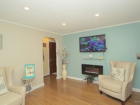 5th image of 211 Burke Dr