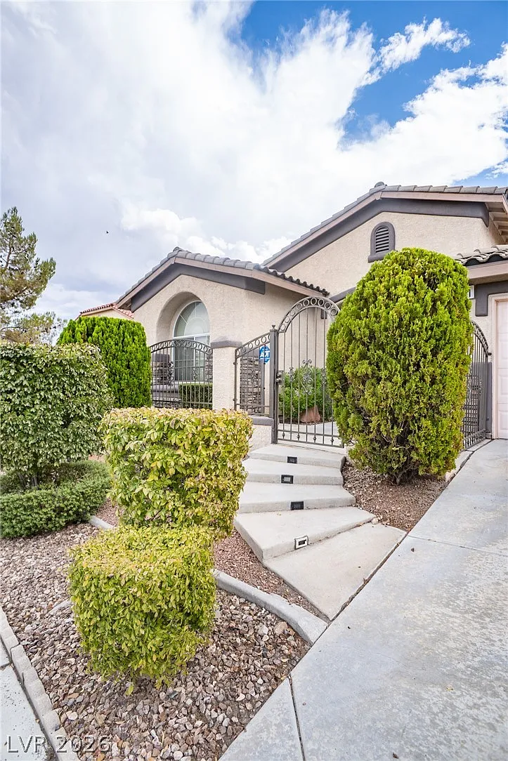 4 bed, 3.0 bath, 2715 sqft, $2,900 — Photo 3