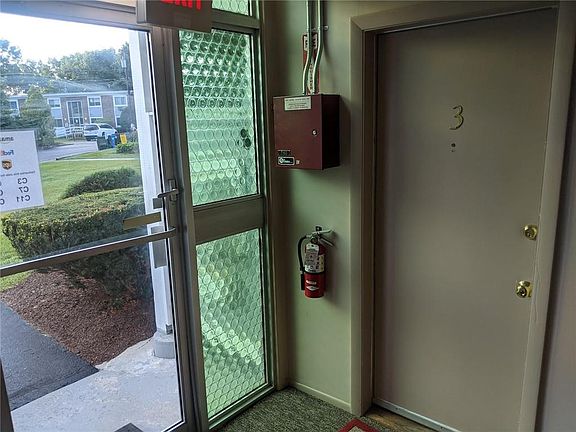 5th image of 494 Putnam Pike APT C3