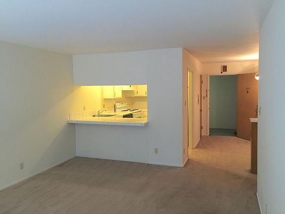 4th image of 225 Catalpa St #203
