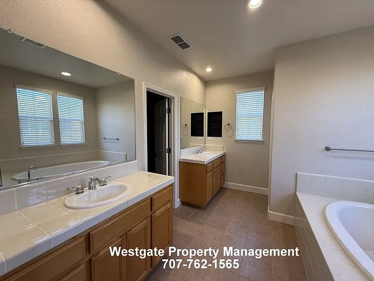 1708 Southridge Dr — Photo 28