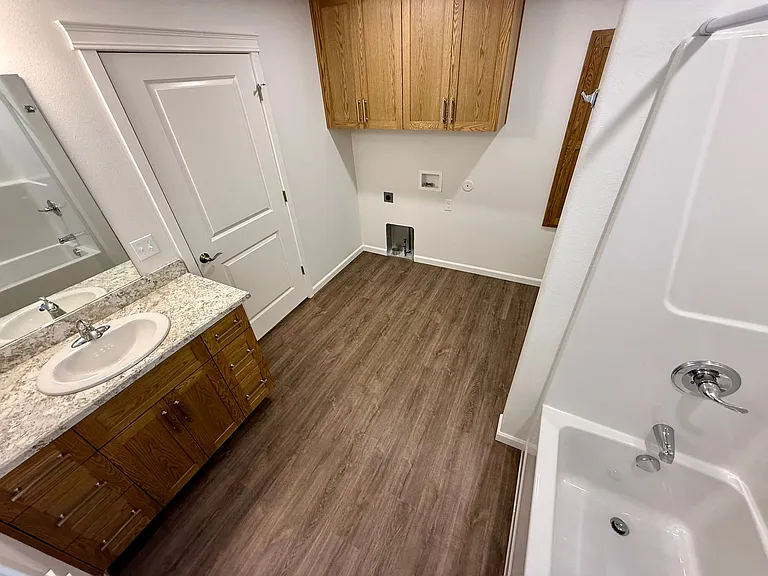 1329 Elm St — Photo 27