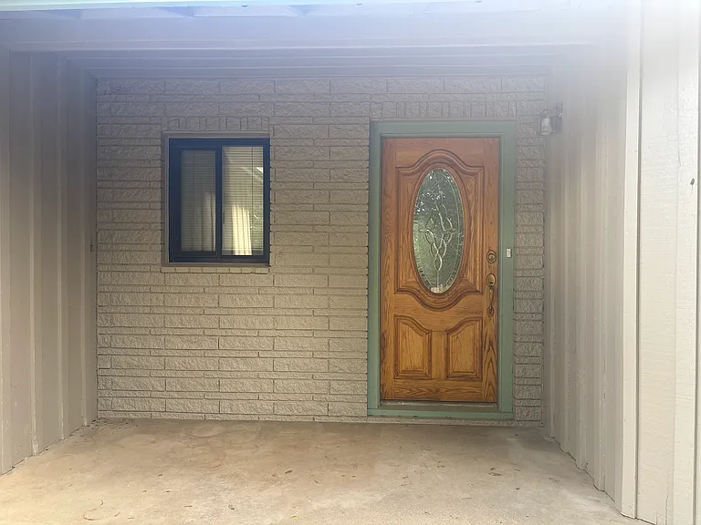1900 Meadowbrook Dr — Photo 3