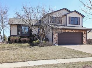 751 Schooner Ln, Elk Grove Village, IL 60007