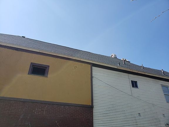 3rd image of 1068-1072 E Livingston Ave