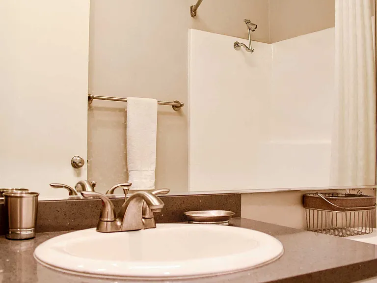 Hollywood Place — Photo 15
