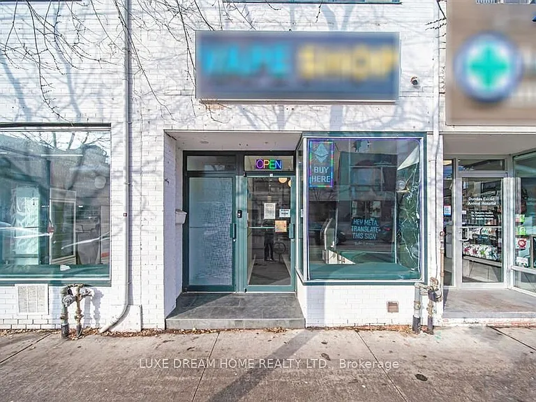 842 Dundas St W — Photo 2