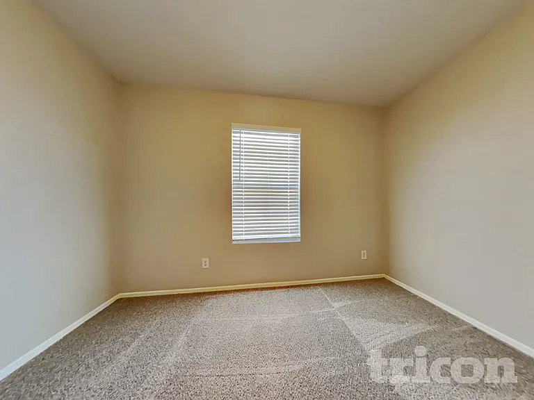 2651 S 89th Ave — Photo 11