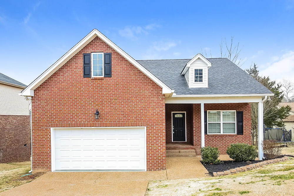 3 bed, 2.0 bath, 1633 sqft, $2,140 — Photo 1
