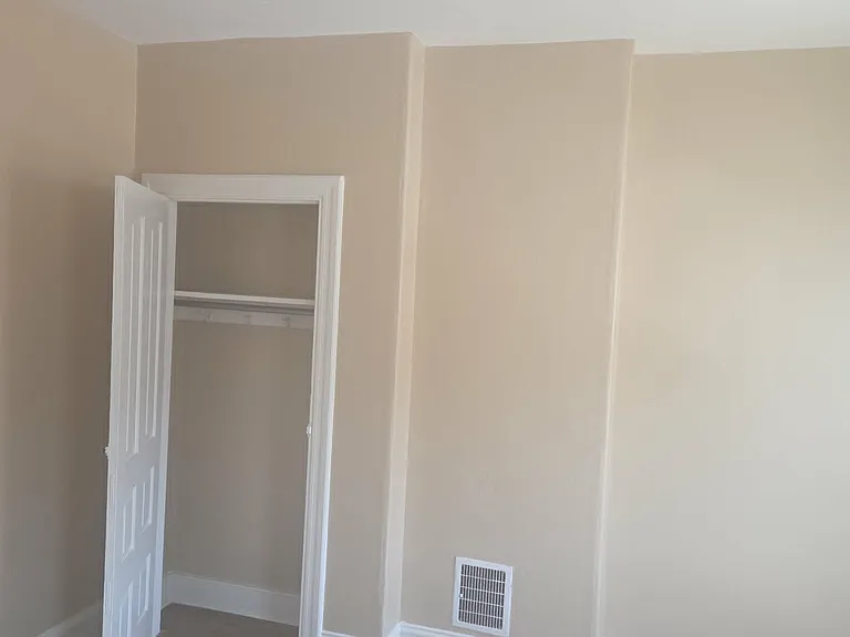 1007 Hyatt St — Photo 16
