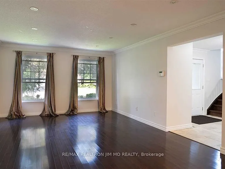 35 McKay Cres — Photo 14