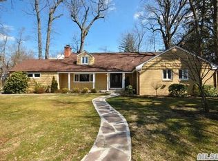 202 Myrtle Dr, Great Neck, NY 11021