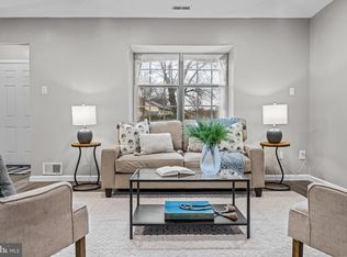 102 Malvern Ct, Mount Laurel, NJ 08054