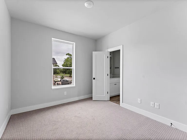 2183 Mansfield — Photo 15