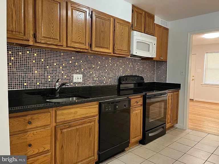 1118 Allison Dr — Photo 3