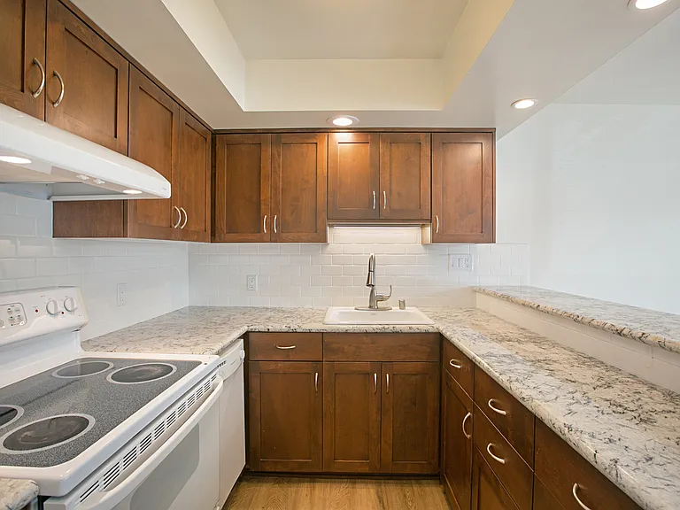 Available June! Newly Remodeled 2bd/1ba Beautiful Crown Point Condo! Only $3,595/Mo! — Photo 6