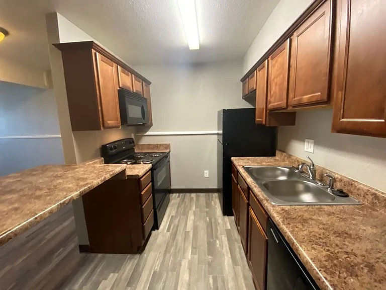 August Place Apartments — Photo 5