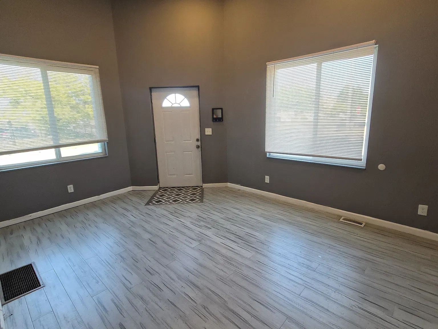 2 bed, $1,100 — Photo 2