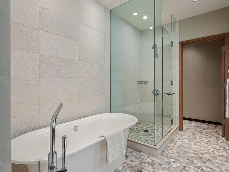 1044 Two Creeks Dr — Photo 26