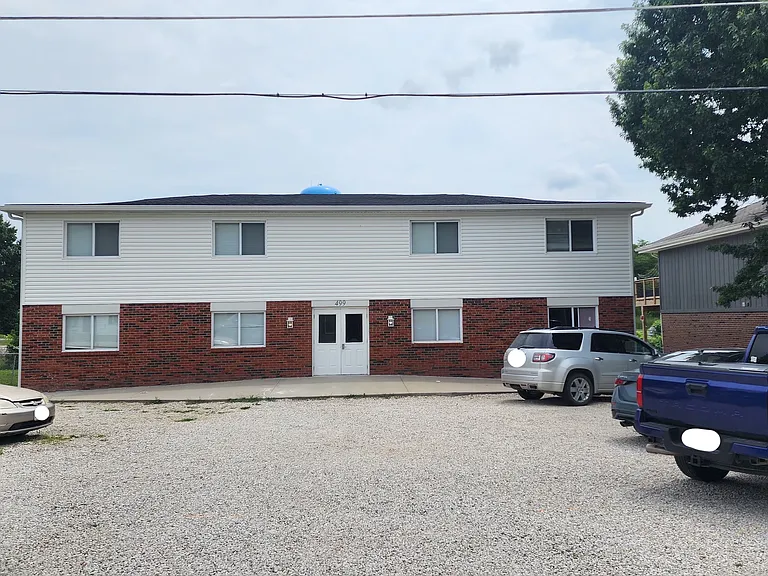 499 Perrey Dr #C — Photo 2