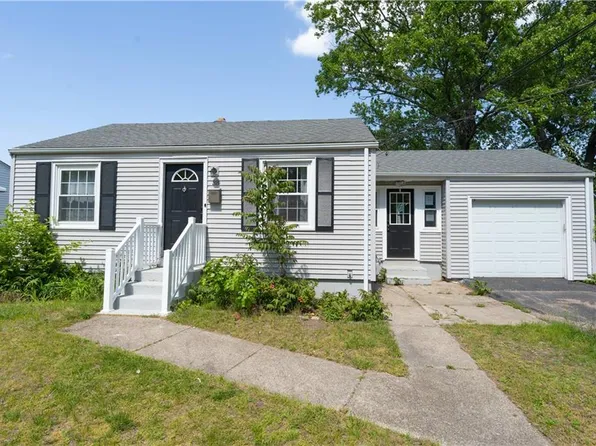 38 Tennyson Rd, Warwick, RI 02888