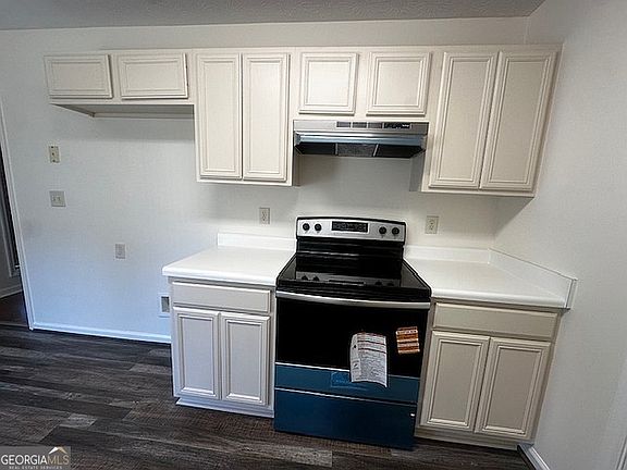 4th image of 106 Ridgefield Cir
