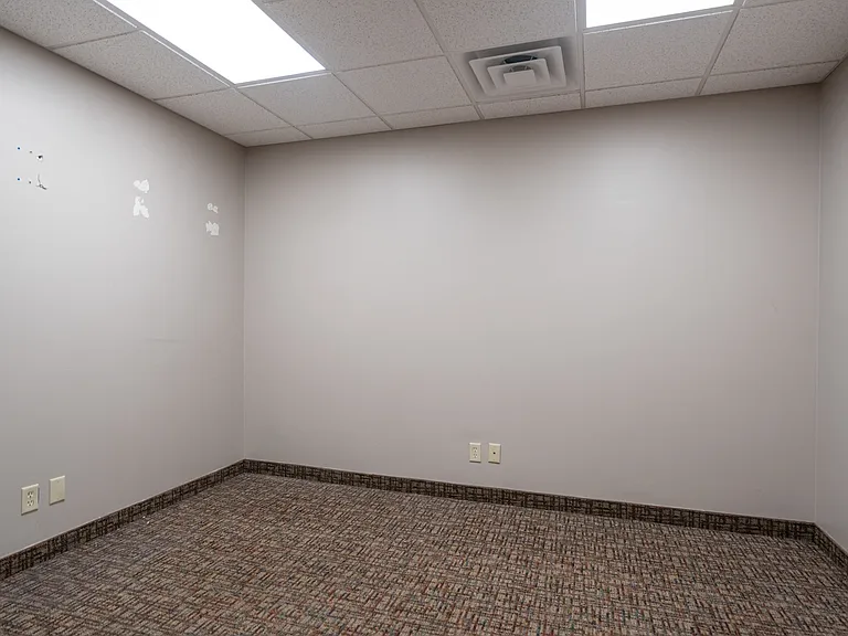 3327 W Capital Ave — Photo 24