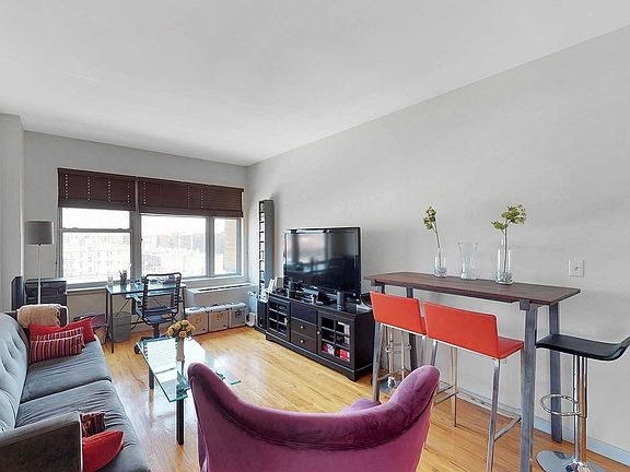 3rd image of 4102 Queens Blvd