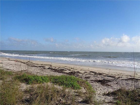 Walk to the beach - 1 block