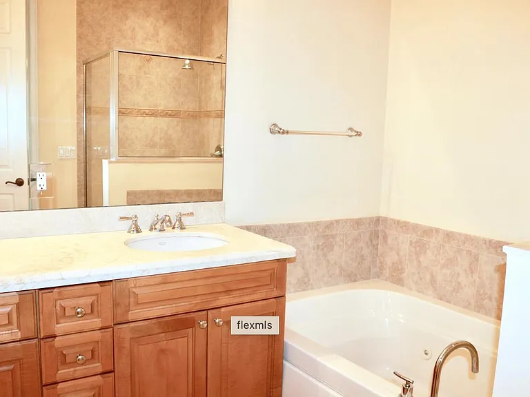 3042 Waterside Cir — Photo 15
