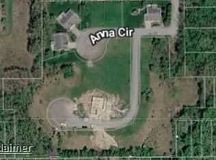 Anna Cir, Struthers, OH 44471