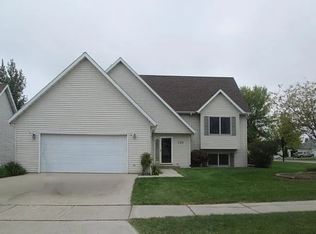 439 Burdick Ct, Grand Forks, ND 58203